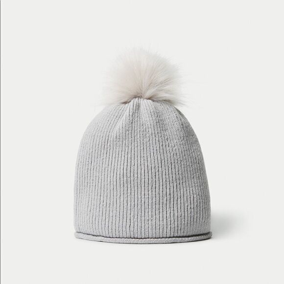 ⭐️HOST PICK⭐️ Main Character Grey Elana Beanie - Picture 5 of 6